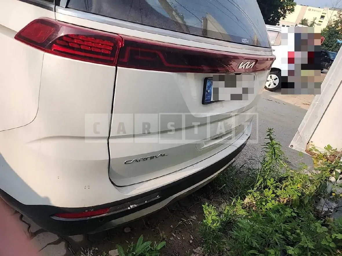 Photo 2 of 17: 2023 Kia Carnival — Korean insurance auction