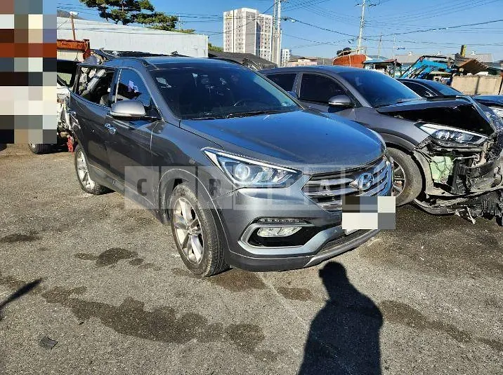 Photo 2 of 9: 2016 Hyundai Santa Fe DM 2.0, VIN KMHSW81UBGU553601 — Korean insurance auction