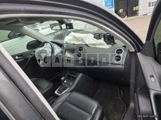 Photo 2 of 9: 2015 Volkswagen Tiguan 2.0 TDI Blue Motion, VIN WVGZZZ5NZFW575785 — Korean insurance auction