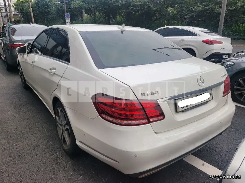Photo 2 of 12: 2016 Mercedes-Benz E250 BlueTec 4Matic, VIN WDDHF9HB7GB219666 — Korean insurance auction