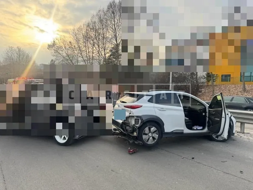 Photo 3 of 3: 2019 Hyundai Kona Electric Car — Korean insurance auction