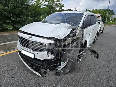 Photo 1 of 12: 2016 Kia Carnival, VIN KNAMC81ABGS224518 — Korean insurance auction