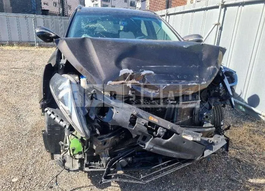 Photo 2 of 10: 2016 Hyundai Santa Fe DM — Korean insurance auction