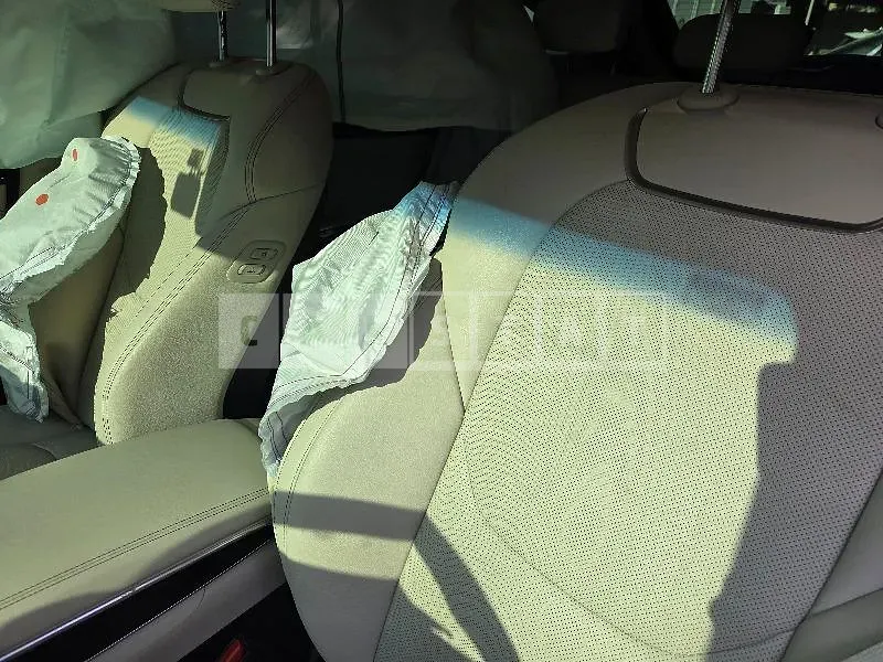 Photo 2 of 32: 2022 Genesis GV70 — Korean insurance auction