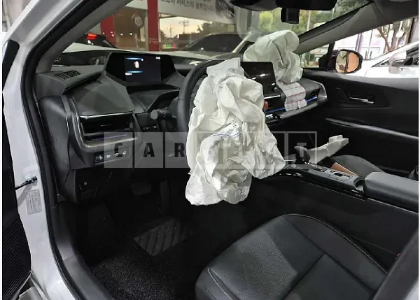Photo 2 of 19: 2024 Toyota Prius — Korean insurance auction
