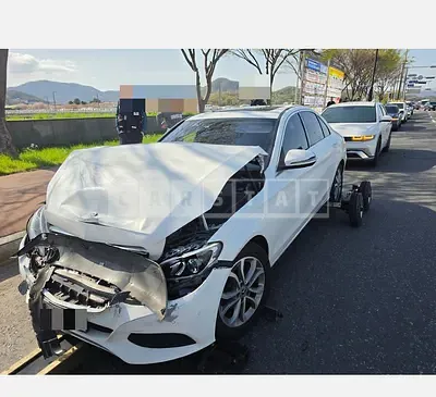 Photo 1 of 6: 2017 Mercedes-Benz C220 d — Korean insurance auction