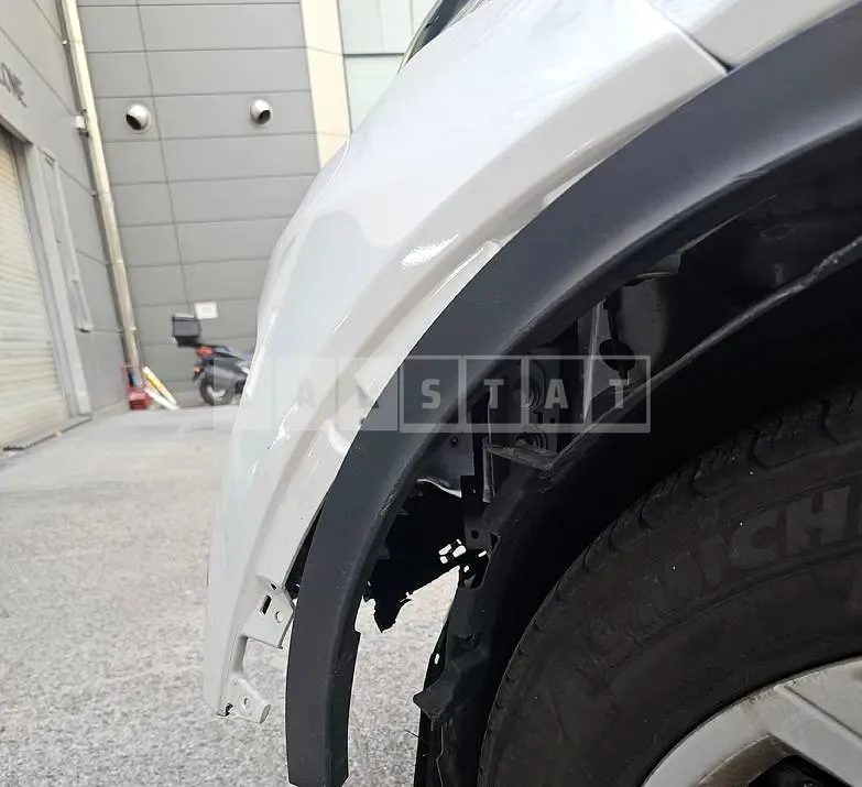Photo 2 of 6: 2021 Land Rover Discovery Sports P250 — Korean insurance auction