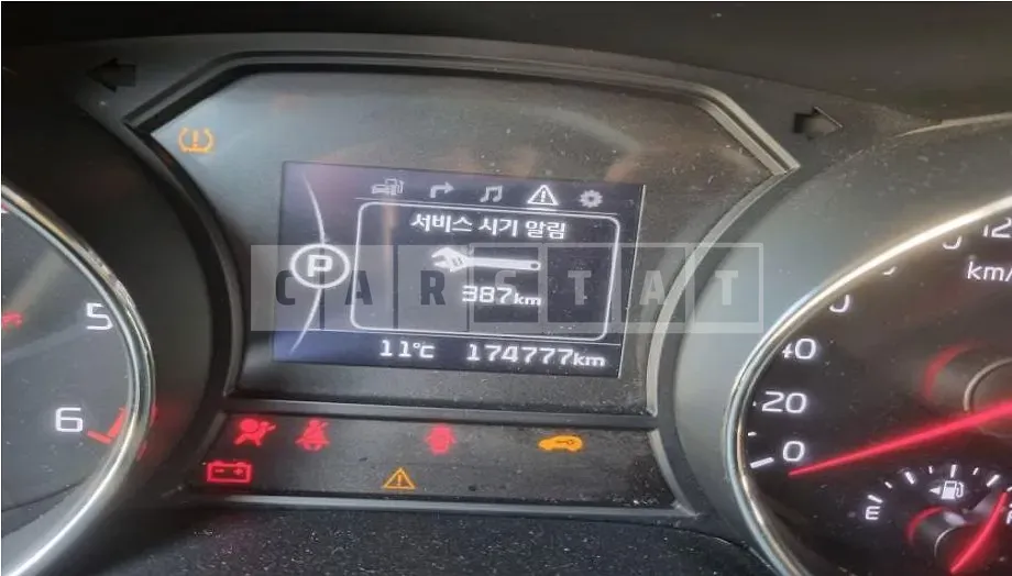 Photo 2 of 15: 2015 Kia Carnivals — Korean insurance auction