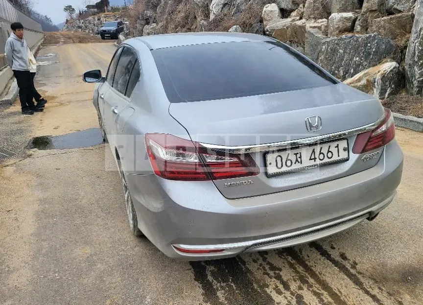 Photo 2 of 17: 2017 Honda Accord 2.4, VIN 1HGCR2680HA513098 — Korean insurance auction