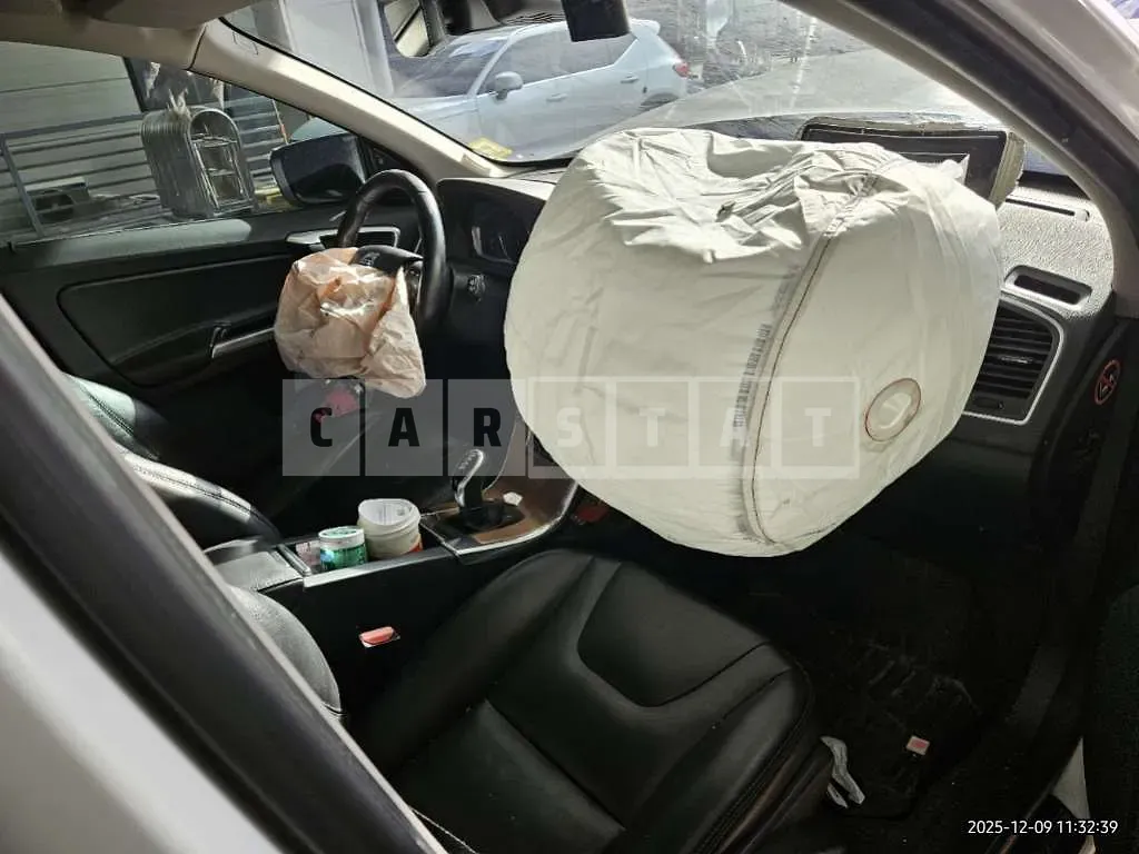 Photo 2 of 31: 2017 Volvo XC60D3 — Korean insurance auction