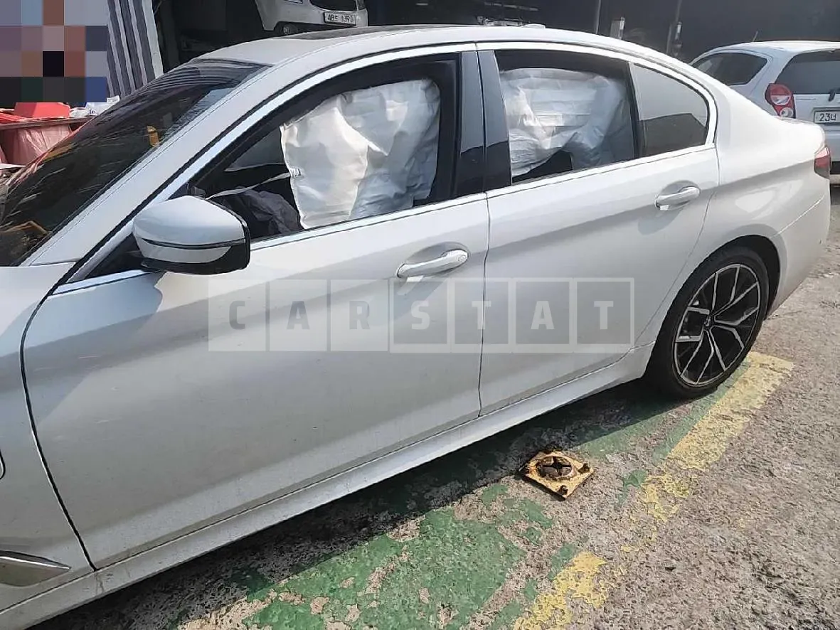 Photo 2 of 15: 2021 BMW 530e, VIN WBA51AG0XMCG40994 — Korean insurance auction