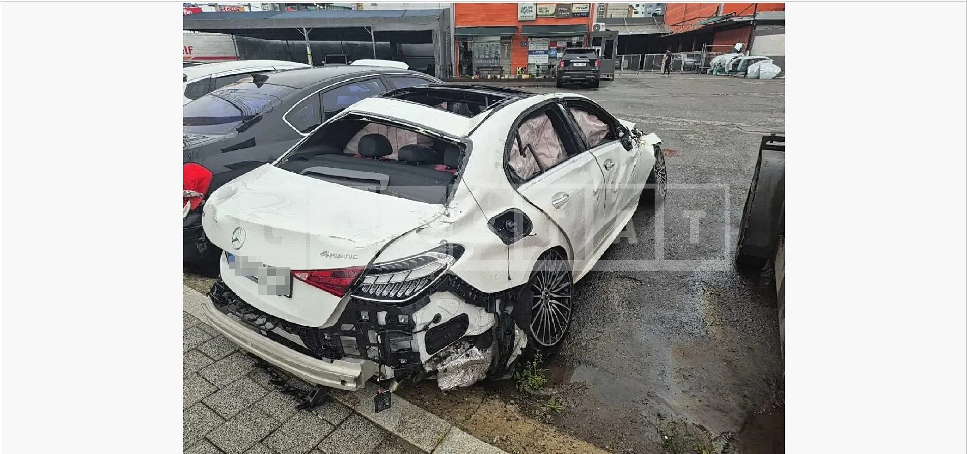 Photo 2 of 14: 2023 Mercedes-Benz C300 4Matic — Korean insurance auction