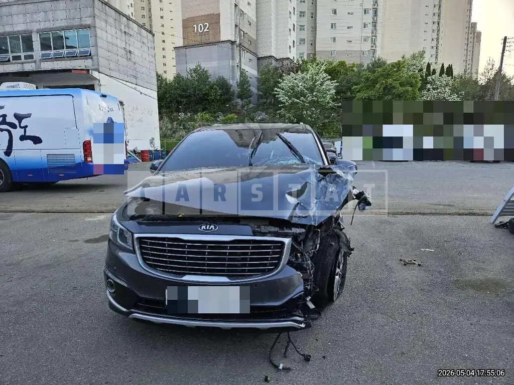 Photo 2 of 8: 2017 Kia Carnivals — Korean insurance auction