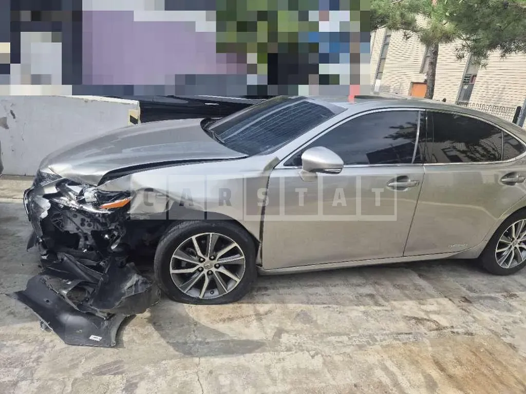 Photo 2 of 5: 2016 Lexus ES300h — Korean insurance auction
