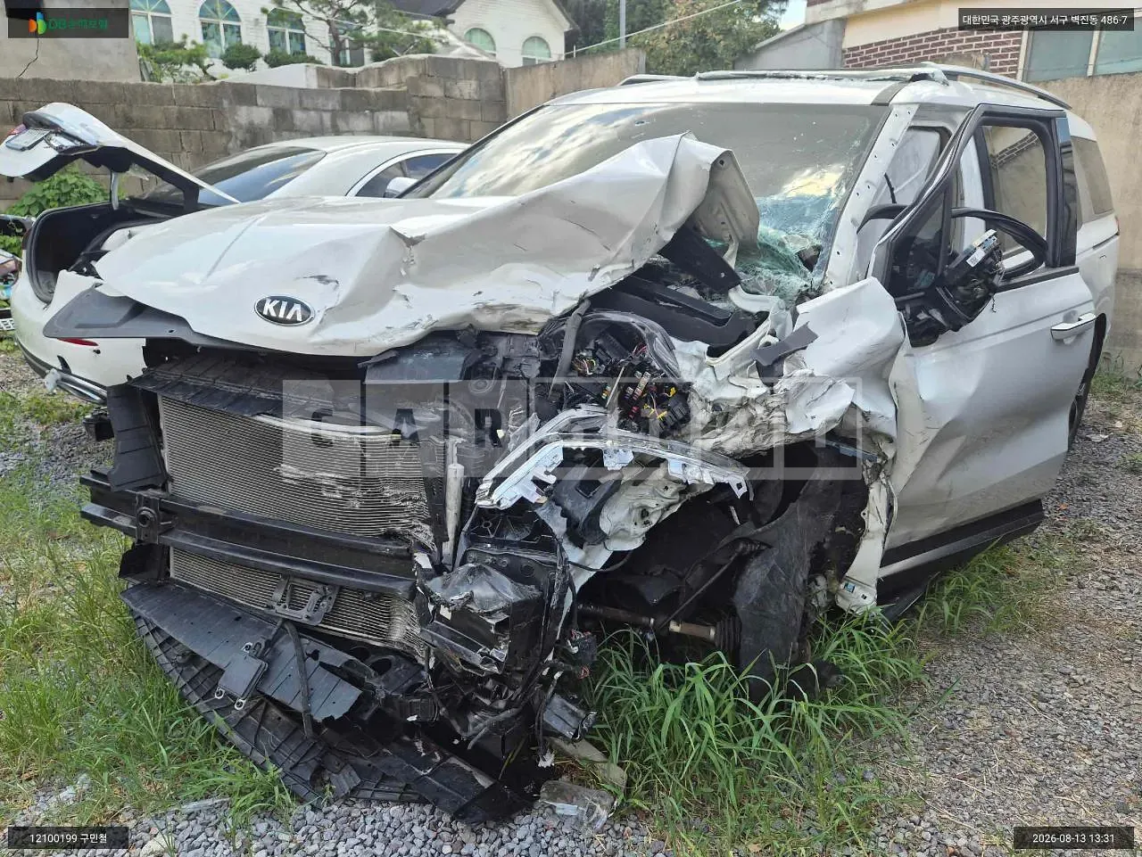 Photo 2 of 11: 2020 Kia Carnival Limousine, VIN KNANE813BMS033795 — Korean insurance auction