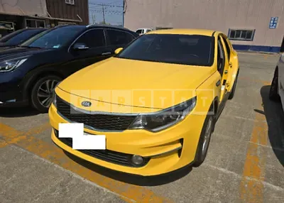 Photo 1 of 35: 2017 Kia K5 — Korean insurance auction
