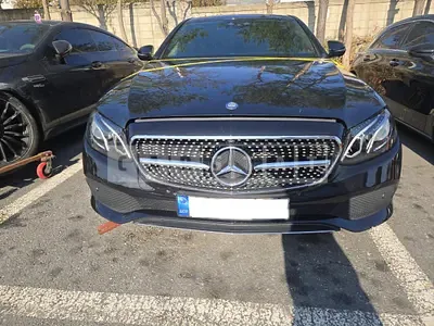 Photo 1 of 19: 2017 Mercedes-Benz E200, VIN WDDZF4CB0HA140927 — Korean insurance auction