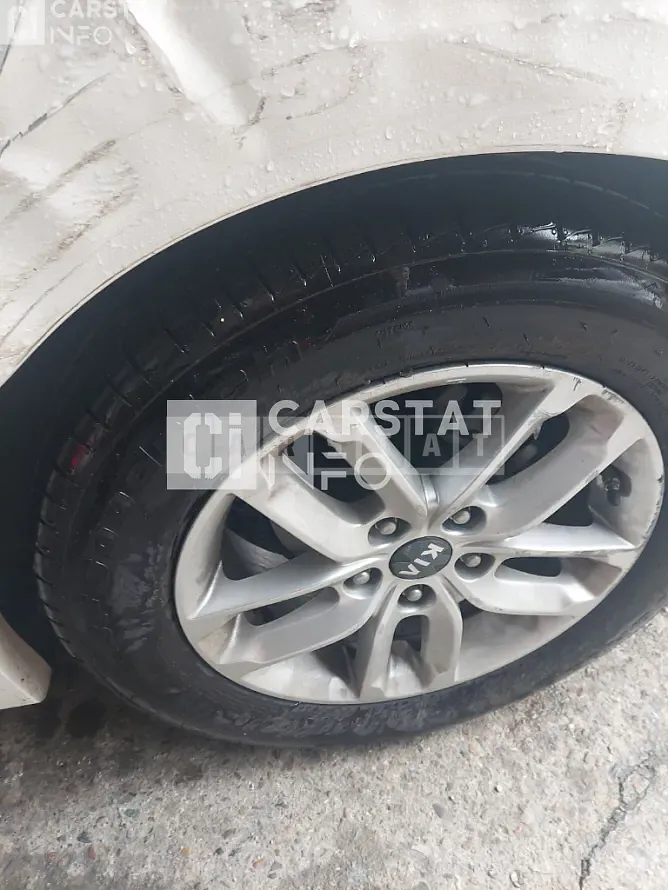 Photo 2 of 9: 2015 Kia K5 2.0 — Korean insurance auction