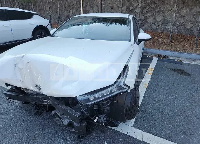 Photo 2 of 15: 2020 Kia K5, VIN KNAG141BBLA010097 — Korean insurance auction