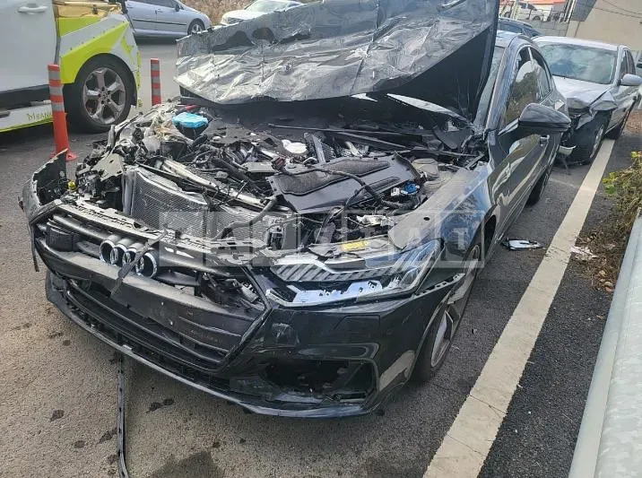 Photo 2 of 17: 2022 Audi A7 55 TFSI quattro, VIN WAUZZZF21NN053646 — Korean insurance auction