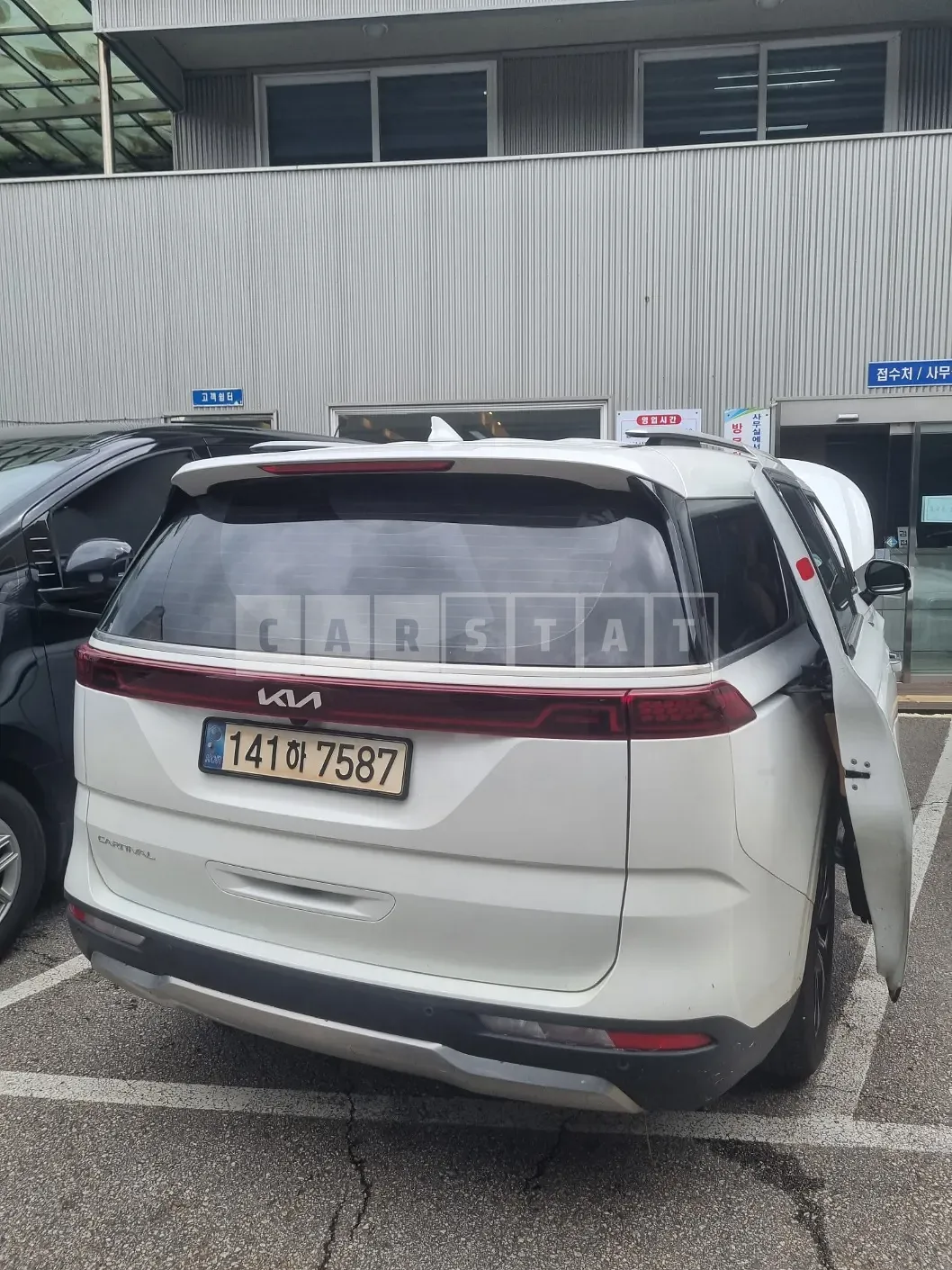 Photo 2 of 20: 2022 Kia Carnival — Korean insurance auction