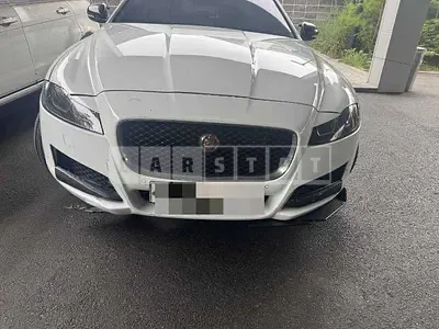 Photo 1 of 14: 2017 Jaguar XF 20d — Korean insurance auction
