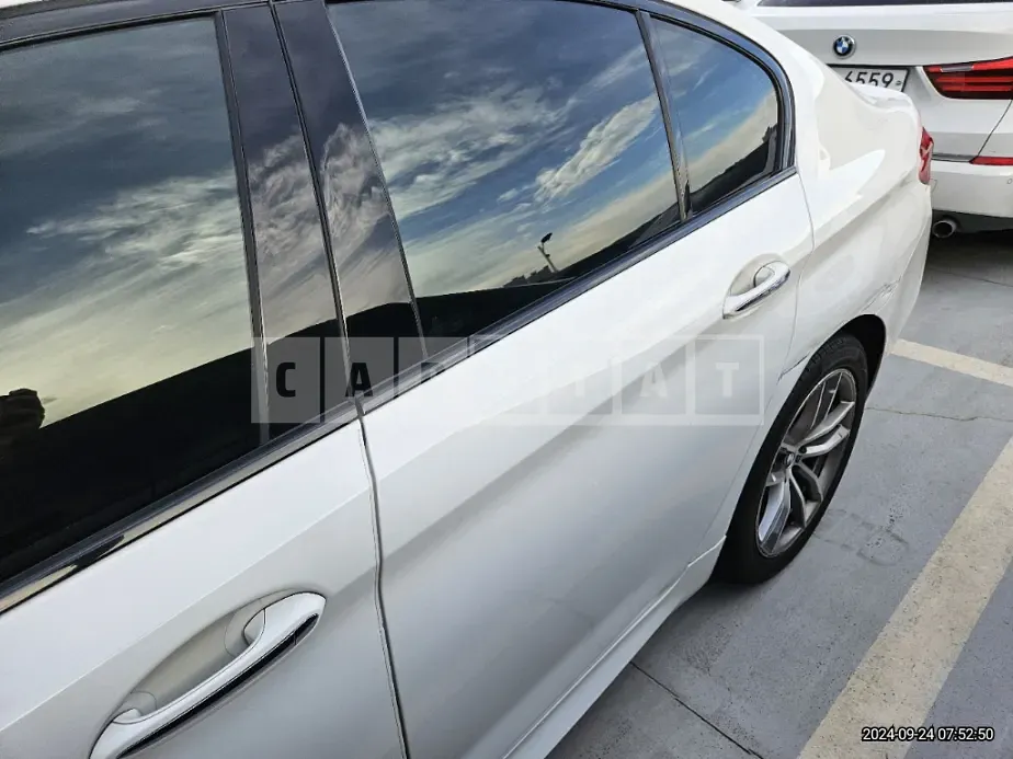 Photo 2 of 29: 2017 BMW 520d — Korean insurance auction