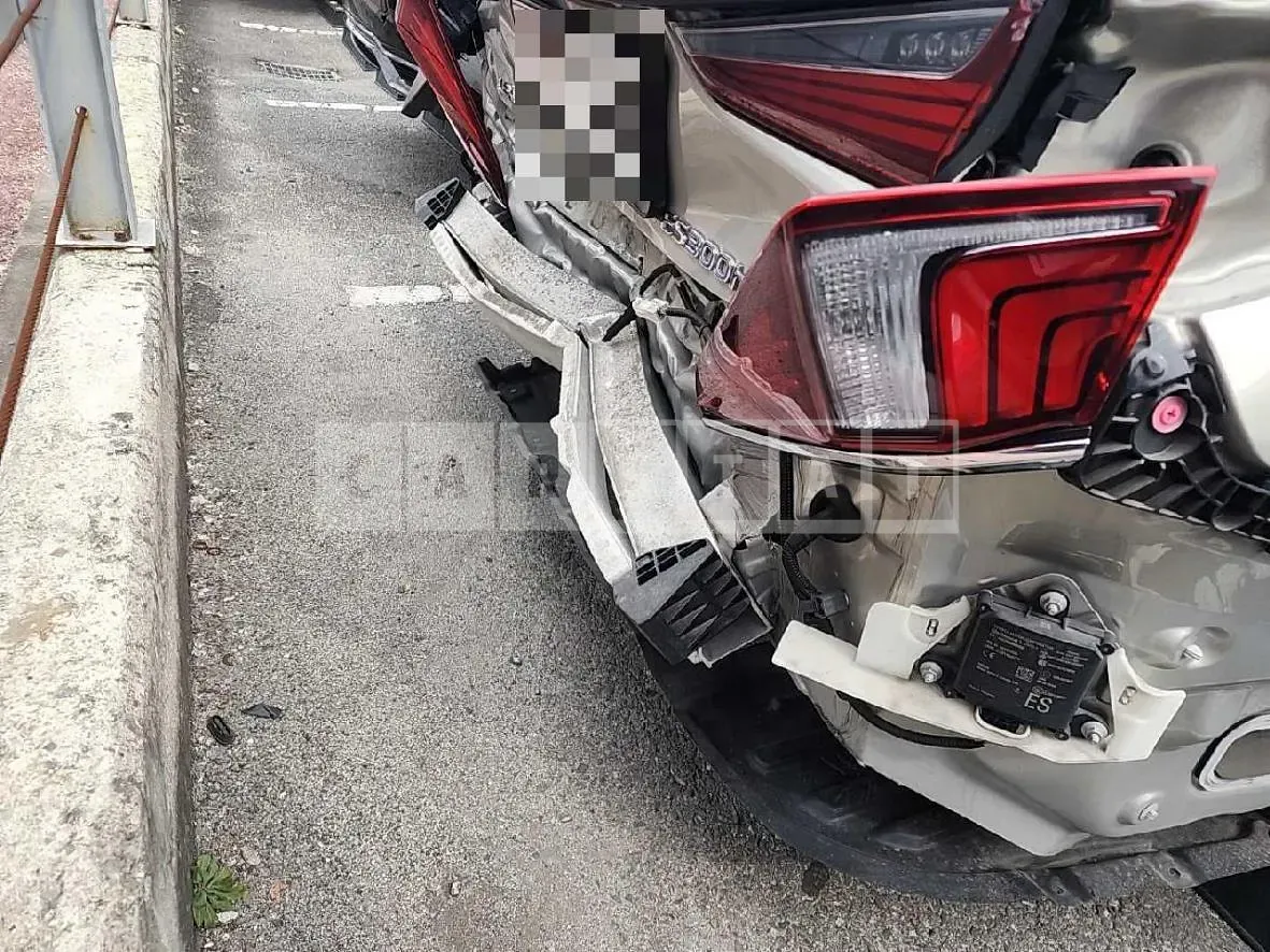 Photo 2 of 11: 2019 Lexus ES300h, VIN JTHB21B19K2046849 — Korean insurance auction