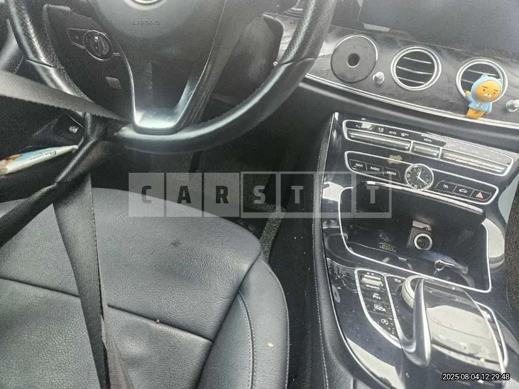 Photo 2 of 11: 2017 Mercedes-Benz E200 — Korean insurance auction