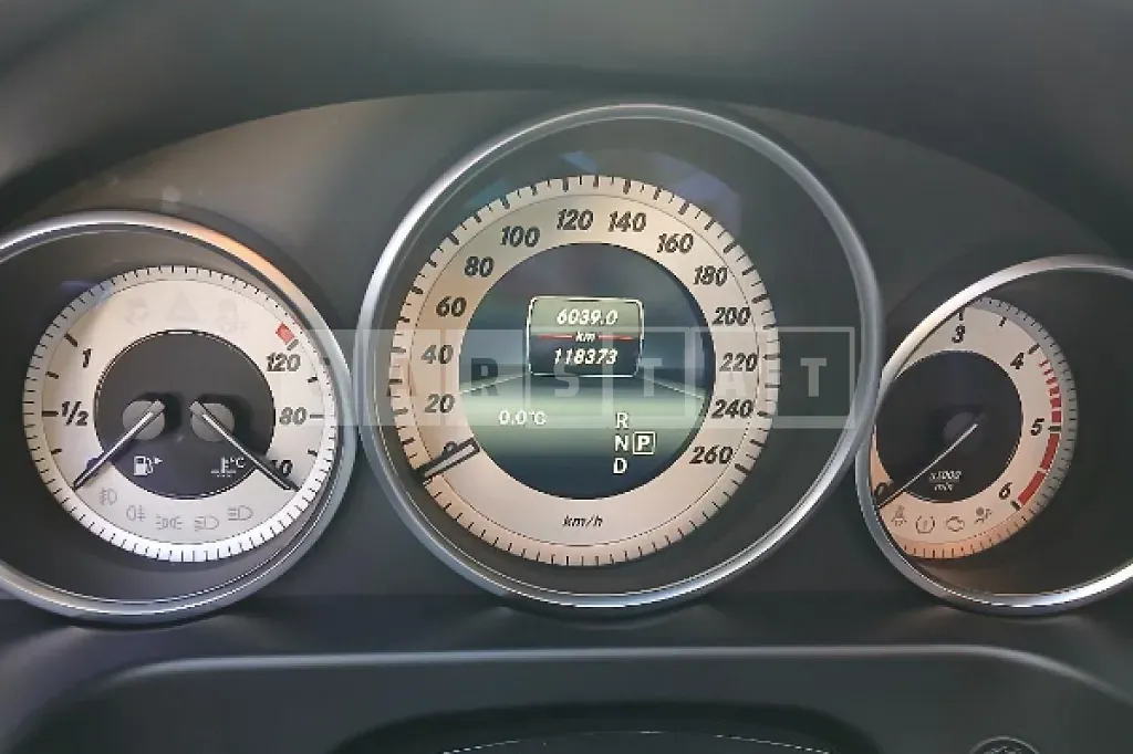 Photo 2 of 11: 2016 Mercedes-Benz E220 BlueTec — Korean insurance auction