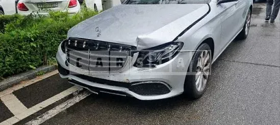 Photo 2 of 44: 2017 Mercedes-Benz E220 d 4Matic — Korean insurance auction