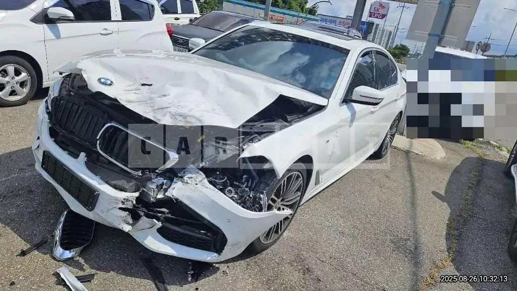 Photo 2 of 9: 2020 BMW 530i M Sport Package — Korean insurance auction