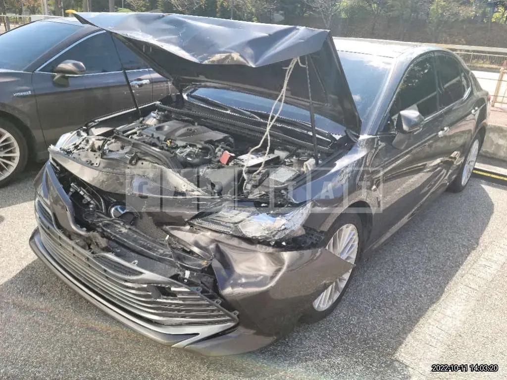 Photo 2 of 16: 2018 Toyota Camry, VIN JTNB11HK0J3071681 — Korean insurance auction