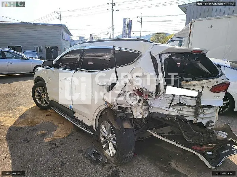 Photo 2 of 14: 2017 Hyundai Santa Fe, VIN KMHSW81UBJU810315 — Korean insurance auction