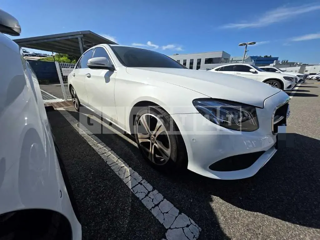 Photo 2 of 14: 2017 Mercedes-Benz E220 d — Korean insurance auction