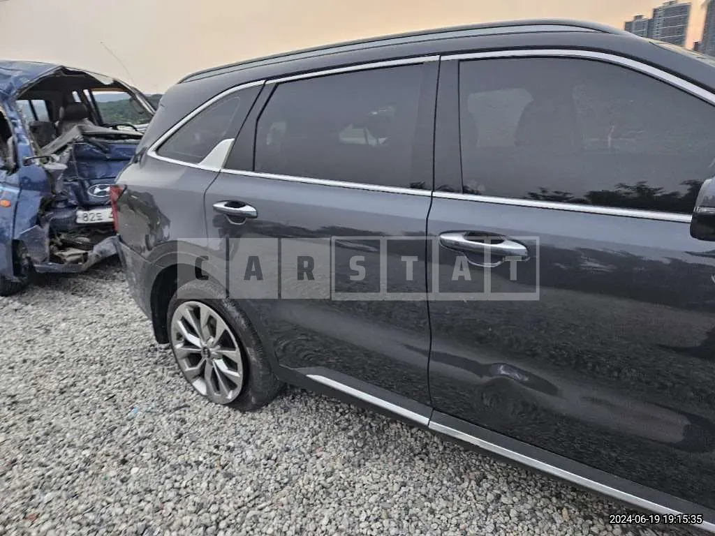 Photo 2 of 25: 2021 Kia Sorento — Korean insurance auction