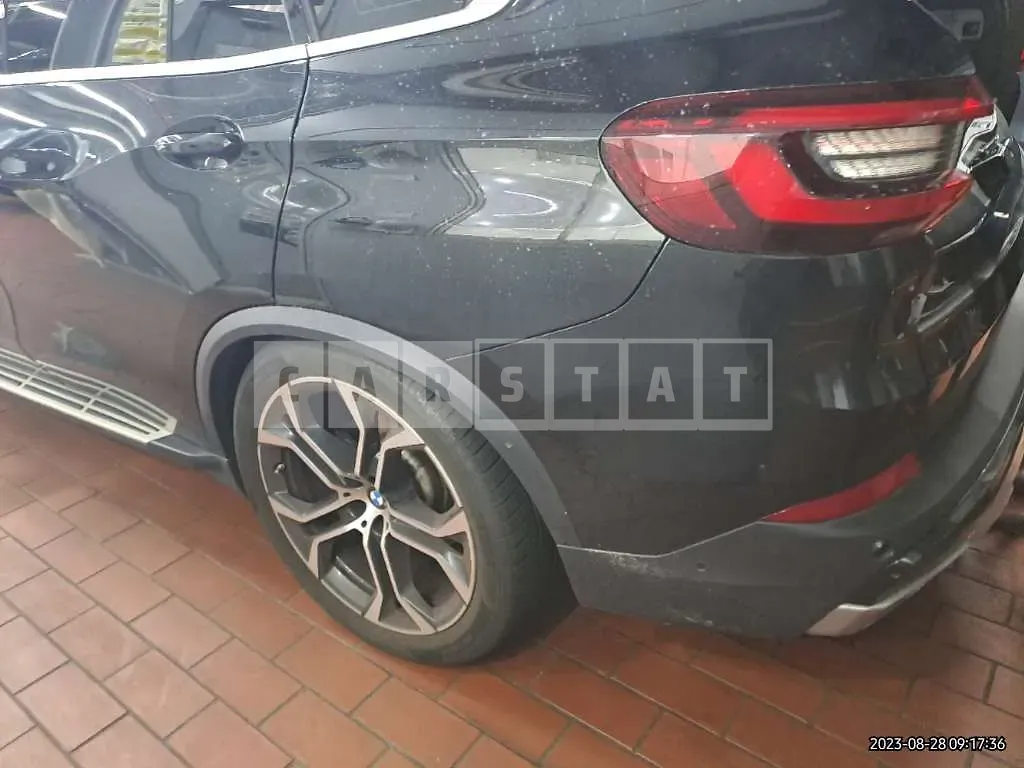 Photo 2 of 17: 2022 BMW X5 xDrive 30d, VIN WBAJU8102N9M43613 — Korean insurance auction