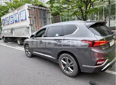 Photo 1 of 15: 2019 Hyundai Santa Fe, VIN KMHS581BDKU105058 — Korean insurance auction