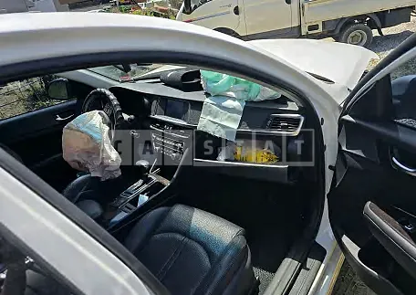 Photo 2 of 7: 2016 Kia K5 — Korean insurance auction