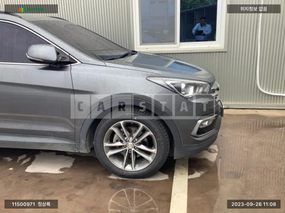 Photo 2 of 8: 2016 Hyundai Santa Fe, VIN KMHSW81XDGU628919 — Korean insurance auction