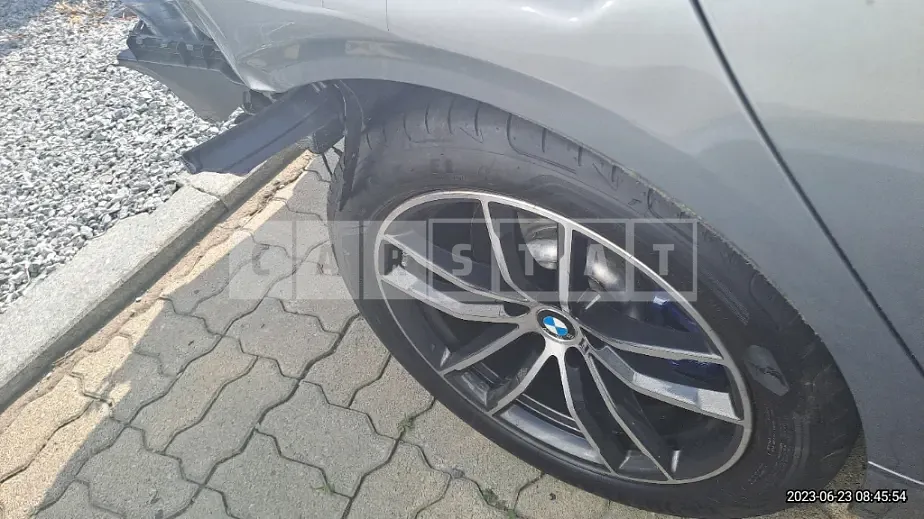 Photo 2 of 17: 2022 BMW 520i M Sport Package — Korean insurance auction