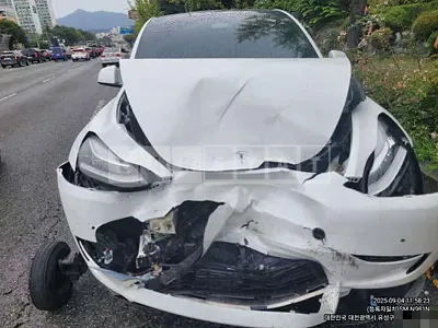 Photo 1 of 17: 2022 Tesla Model Y Long Range — Korean insurance auction