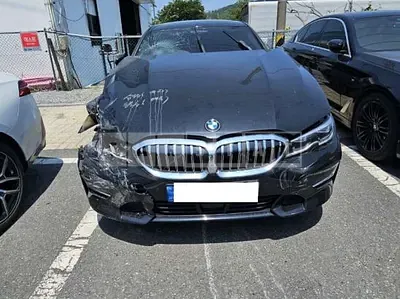 Photo 1 of 35: 2022 BMW 320d xDrive — Korean insurance auction