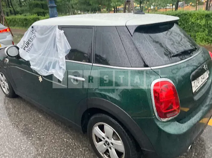 Photo 2 of 16: 2019 MINI Cooper Five-Door, VIN WMWXU1106K2H34639 — Korean insurance auction