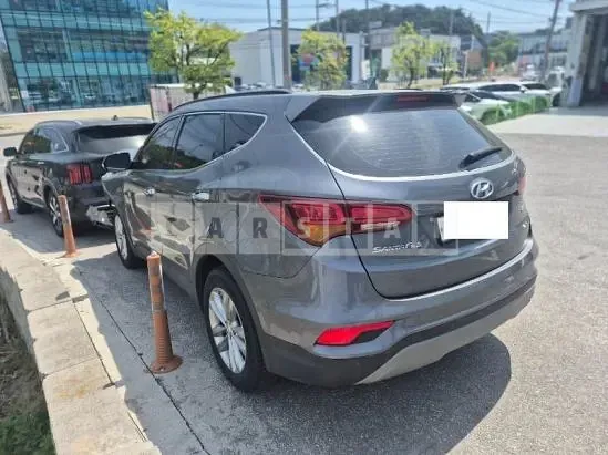 Photo 2 of 7: 2018 Hyundai Santa Fe, VIN KMHSW81UBJU784655 — Korean insurance auction