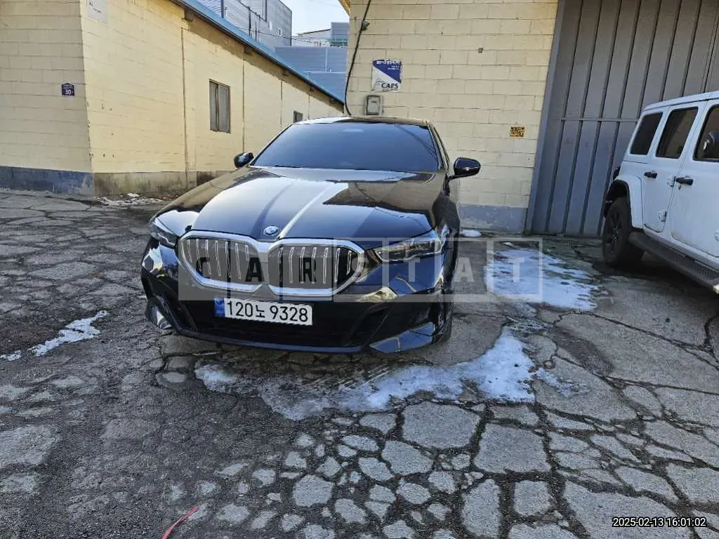 Photo 2 of 3: 2024 BMW (parts) 530i xDrive Headlights — Korean insurance auction