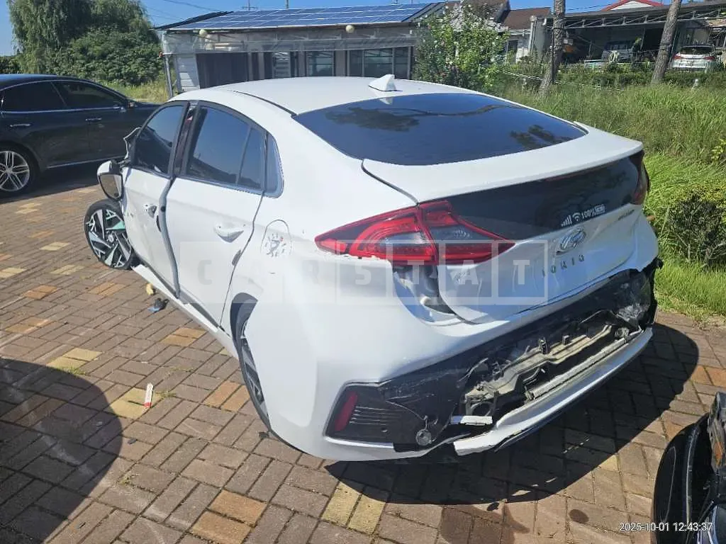 Photo 2 of 11: 2017 Hyundai IONIQ Hybrid — Korean insurance auction