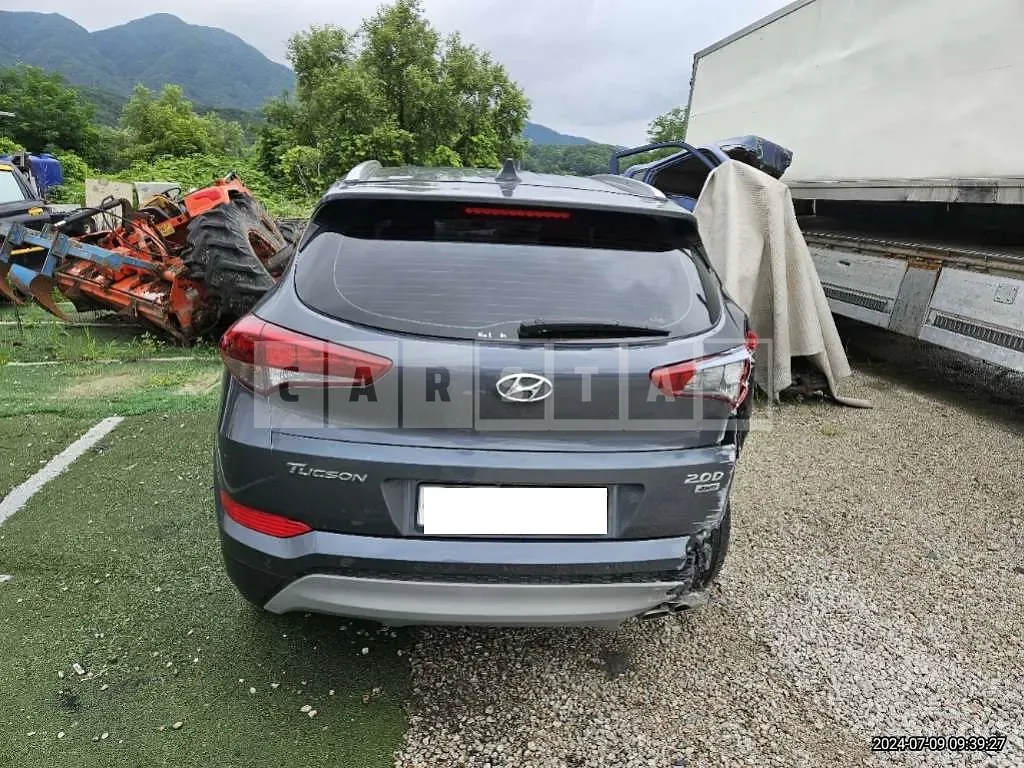 Photo 2 of 17: 2018 Hyundai Tucson — Korean insurance auction