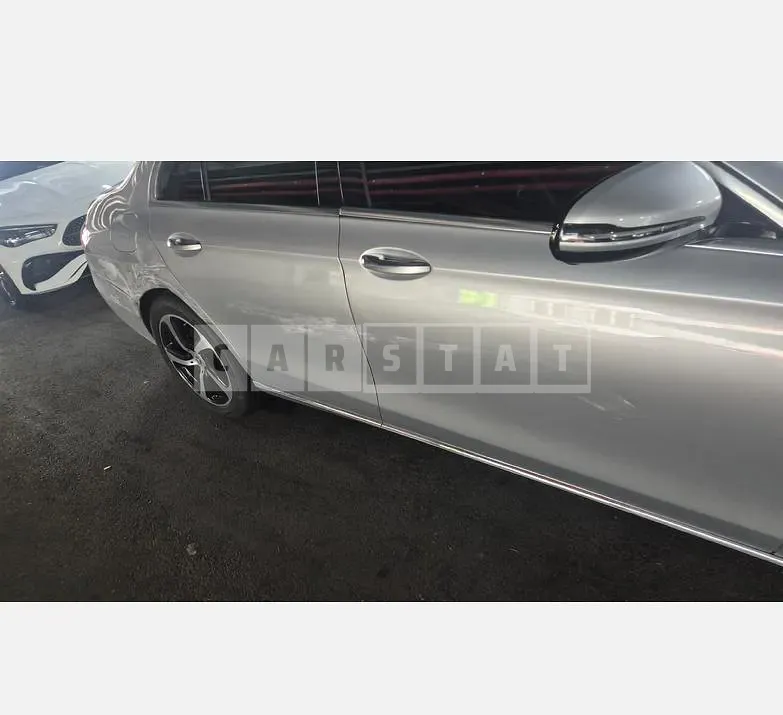 Photo 2 of 13: 2018 Mercedes-Benz E200 — Korean insurance auction