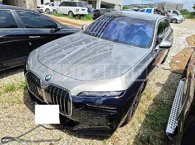 2024 BMW 750e xDrive